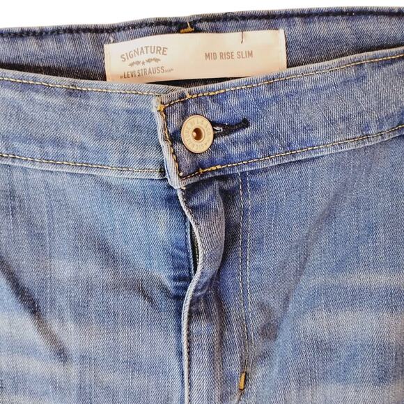 Women's 24 M Plus Size Levi Mid Rise Slim Straight Leg Jeans/Pants Medium Wash - Picture 2 of 7